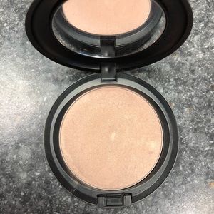 MAC BEAUTY POWDER. SUNSPARKED PEARL (used)